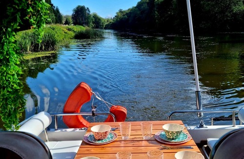 Bourg-des-Comptes Boat Rental | Vedette de Prestige