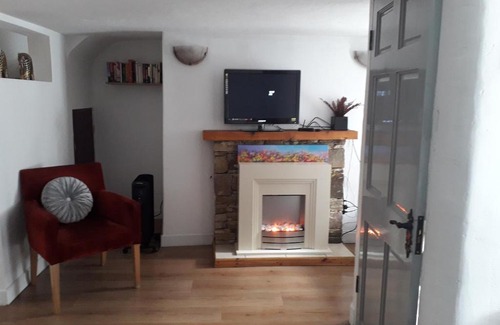 Clogheen House | Vee Village House