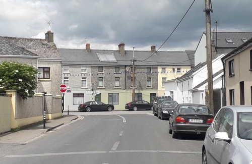 Clogheen House | Vee Village House