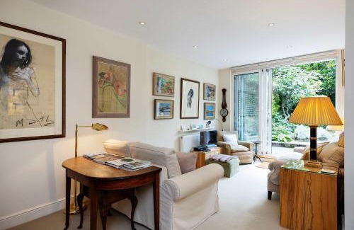 Fulham Broadway Apartment | Veeve - Artist's Oasis