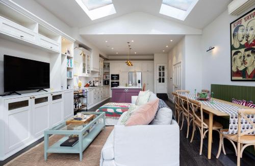 Brent House | Veeve - Colour & Light