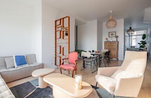 Prince–Marmottan Apartment | Veeve - Eyes Towards the Eiffel