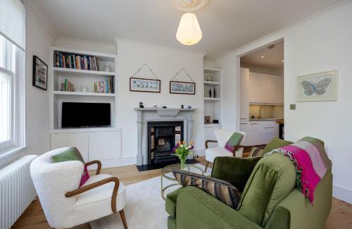 Hammersmith Broadway Apartment | Veeve - In the Clouds