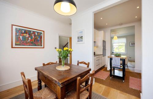 Hammersmith Broadway Apartment | Veeve - In the Clouds