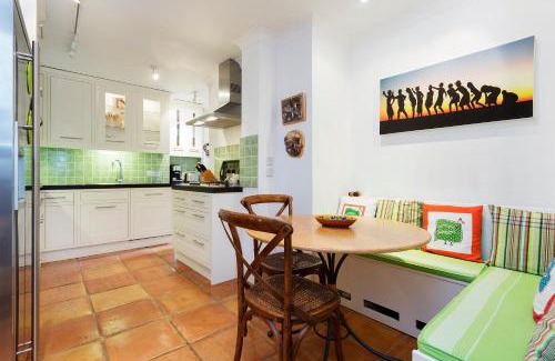 Earl's Court Apartment | Veeve - South Kensington Garden Apartment
