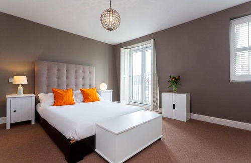 Wimbledon Park House | Veeve - Terraced Home in Tranquil Wimbledon