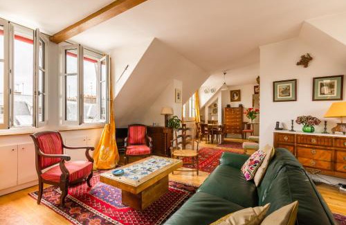 7th Arrondissement Apartment | Veeve - Views to the Eighth