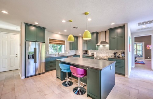 Mission Hills House | Vegas 6BR Pop Art Mansion, Heated Pool Spa, Basketball, Pickleball, Mini Golf