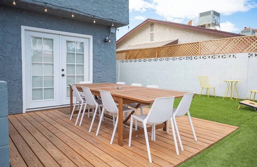 Paradise House | Vegas Luxe- 6BR & 3 BT pool/spa/bbq/golf<10min to Strip, Airport, Stadium & More