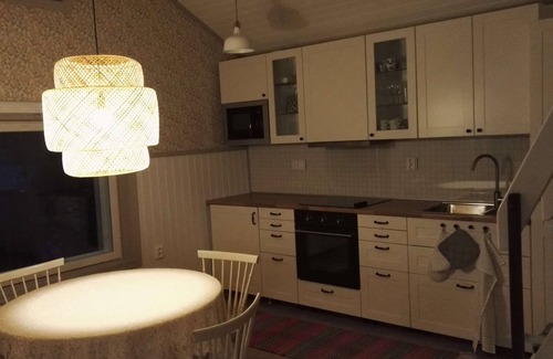 Orivesi Cottage | Vehmaanpirtti, lakeside studio with balcony for 2,
