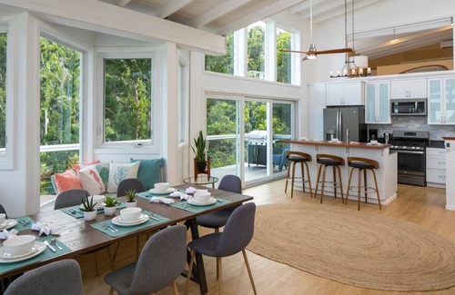 Bordeaux Mountain House | Vela Vista ~ Stunning 5BR/3BA with Views & Pool!