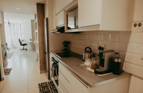Windhoek Apartment | VELDT Suite - Luxury Apartment near Grove Mall & Hospital Airbnb