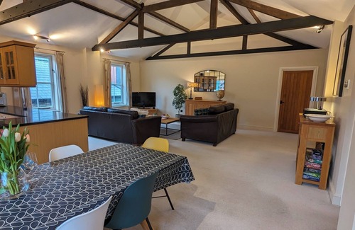Havant Apartment | Vellum Court, Havant - a stylish home from home for exploring the South Coast