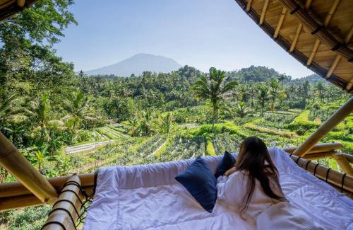 Selat Villa | Velonia Iseh