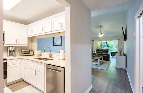 Naples Apartment | Vencia Vacation Rental. Serene Naples Retreat with Preserve Views, 2-Bed, 2-Bath Condo – Sleeps 4, Newly Renovated with Lanai and Acces to Heated Pool, Tennis Courts, BBQ Area & Other Attractions!