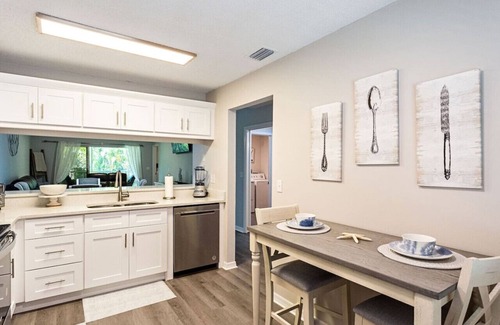 Naples Apartment | Vencia Vacation Rental. Serene Naples Retreat with Preserve Views, 2-Bed, 2-Bath Condo – Sleeps 4, Newly Renovated with Lanai and Acces to Heated Pool, Tennis Courts, BBQ Area & Other Attractions!