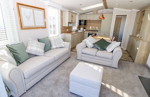 Cowes Cottage | VENDEE LODGE, pet friendly, with a garden in Cowes