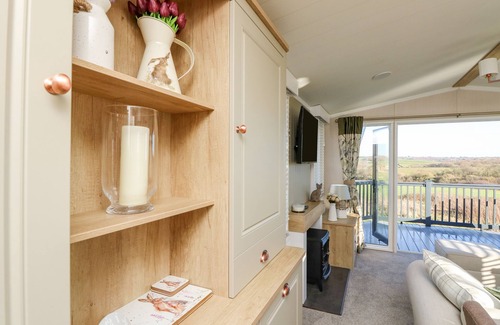 Cowes Cottage | VENDEE LODGE, pet friendly, with a garden in Cowes