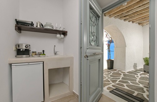 Naxos Hotel | Venetian Suites