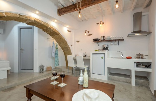 Naxos Hotel | Venetian Suites