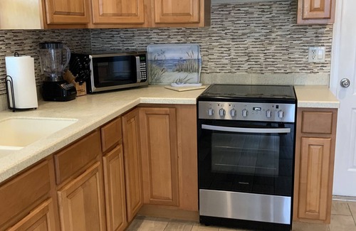 South Venice Cottage | Venetian Vacation! Close To Beaches, Restaurants & Shopping!