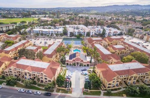 University City Apartment | Venetian Vacation La Jolla two bedroom condo luxury furnished central near beach and UTC mall