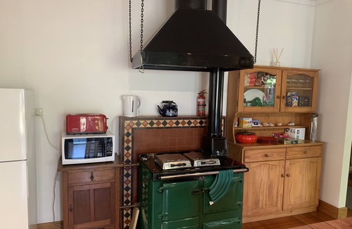 Yinnar South Cottage | Venetta Country Cottage (Butterfly Cottage) Escape to the countryside