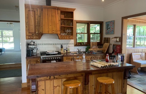 Yinnar South Cottage | Venetta Country Cottage (Butterfly Cottage) Escape to the countryside