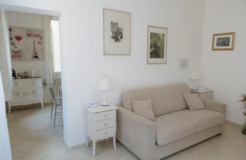 Castello Apartment | Venezia Biennale Bianco & Rosso