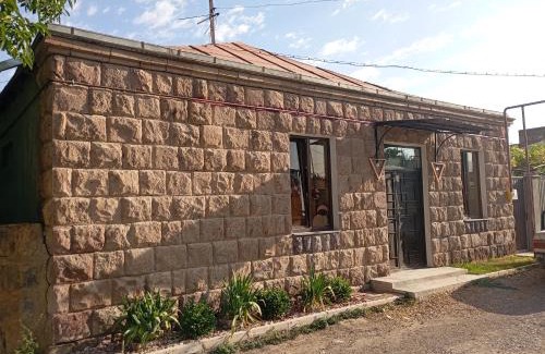 Ararat House | Veni Vedi