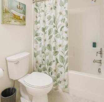 Marina del Rey Apartment | Venice Beach 7-min Walk - 2BR in Marina del Rey