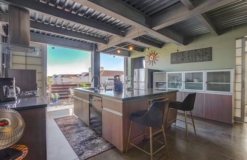 Venice House | Venice Beach "The Steel Rose" Compound.