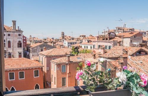 San Polo Apartment | Venice Palace Tintoretto by Wonderful Italy