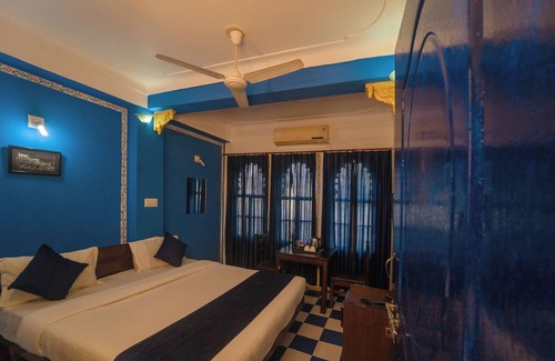 Lake Swaroop Sagar Hotel | Venice View Hotel & Restaurant