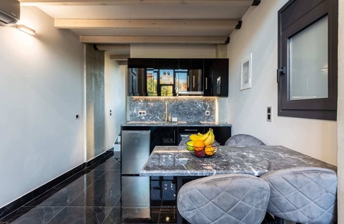 Anatolikos Sinikismos Apartment | Ventiri Lofts - Luxury Duplex w/Private Garden