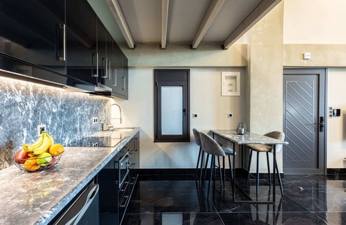 Anatolikos Sinikismos Apartment | Ventiri Lofts - Luxury Penthouse w/Home Cinema