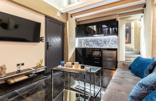 Anatolikos Sinikismos Apartment | Ventiri Lofts - Cozy Penthouse with Balcony