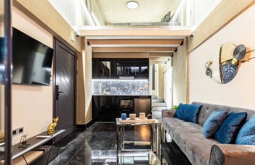 Anatolikos Sinikismos Apartment | Ventiri Lofts - Cozy Penthouse with Balcony