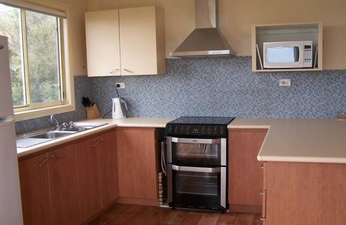 Ventnor House | Ventnor Beach Views - located at Ventnor, Phillip Island
