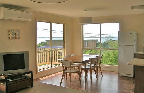 Ventnor House | Ventnor Beach Views - located at Ventnor, Phillip Island