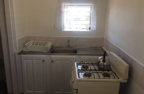 Blue Waters Apartment | Ventnor House Apartments. Spacious and within walking distance to Accra Beach.