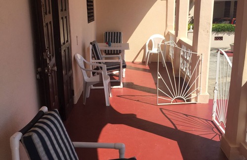 Blue Waters Apartment | Ventnor House Apartments. Spacious and within walking distance to Accra Beach.