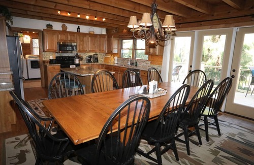 Holland Cabin | Ventura Pines Log Cabin, Heated Pool, beach Nearby, Bikes.