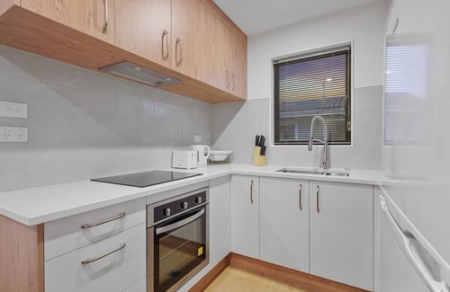 Mangere House | Venture Heights Townhouse with Parking and Patio