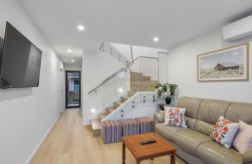 Mangere House | Venture Heights Townhouse with Parking and Patio