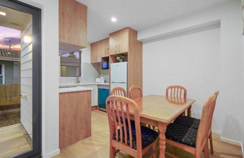 Mangere House | Venture Heights Townhouse with Parking and Patio
