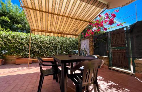 Nettuno Apartment | VENUS APARTMENT - Charming Holiday Home with Patio - Nettuno Santa Barbara