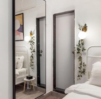 Pali Hill Apartment | Vera 1BHK Bandra W by The Bombay Home Company