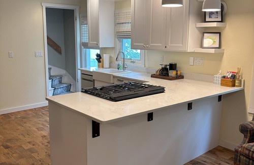 Decorah House | Veranda House Decorah - King Bed, Sauna, sleeps 4