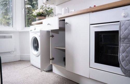 Swindon Apartment | Verdantia Bliss With Parking | Swindon Convenient Stay nn